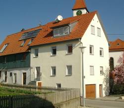 ehemaliges Schulhaus bei der Kirche
