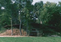 ehemaliges Wasserreservoir, ber dem 1984 das Brgerhaus gebaut wurde.